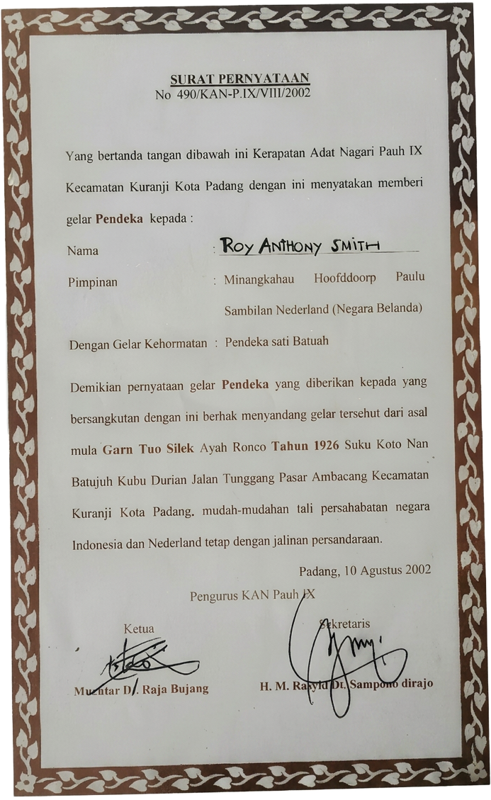 Surat Pernyataan No. 490/KAN-P.IX/VIII/2002 — verlening van de gelar Pendeka aan Roy Anthony Smith door Kerapatan Adat Nagari Pauh IX, Padang, 10 augustus 2002