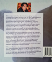 Achterflap van het boek Merantau met beschrijving van de auteur